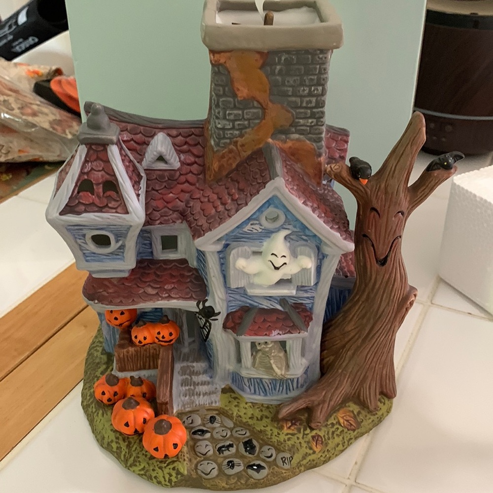 Party lite ghostly tea lighthouse - NIB